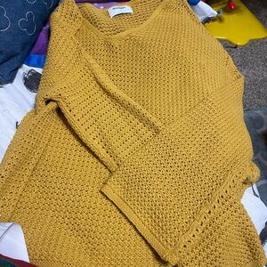 Old Navy Women's Yellow V-Neck Sweater
